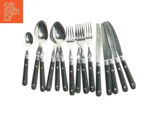 Bestiksæt i rustfrit stål med sorte håndtag (str. T ske. 15 cm. 5 sker. 20 cm. 4. gafler. 20 cm. 5 knive. 21 cm)