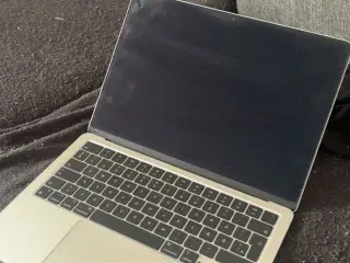 MacBook næsten ik brugt. 3 måneder gammel 