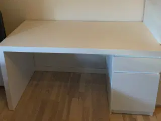 Skrivebord 