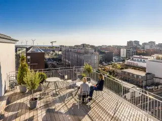 Egen terrasse og plads til 18 arbejdspladser