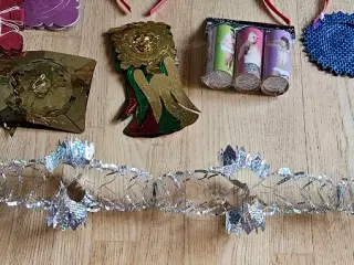 Nytårsting, guirlander, knaldperler m.v.