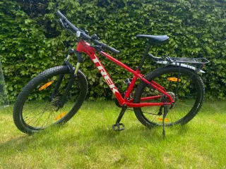 Rød TREK mountainbike 