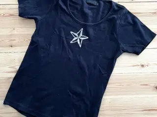 T-shirt redesignet med sølv-glitter-stjerne