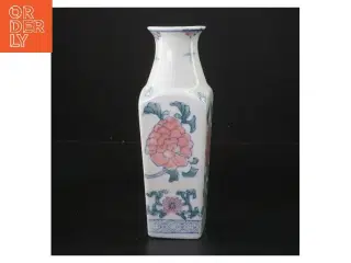 Kinesisk dekoreret vase (str. 18 cm)