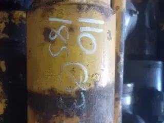 Ford 550 Tipcylinder D5NNL903C