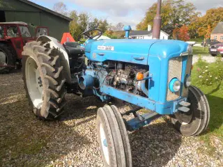 Traktor. Fordson power major sælges.