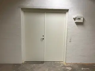 Kælderrum med vareelevator til kælderen