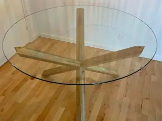 Rundt spisebord i glas