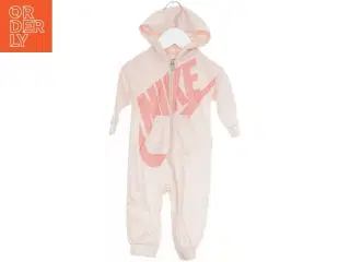 Lys lyserød Nike heldragt med hætte fra Nike (str. 74)