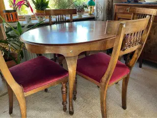 Antik ovalt bord med stole