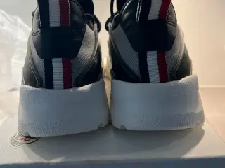 Moncler sko kun 2000kr!!