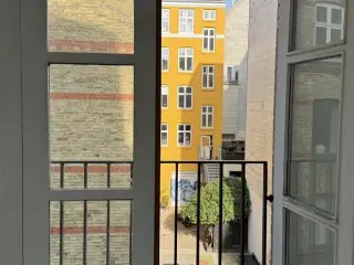 Kontorplads ved Dronning Louises Bro Udlejes i 5 måneder