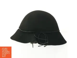 Sort filthat med bånd fra Wannabes (str. Ø 18 cm)