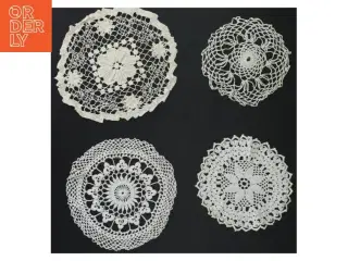 Hæklet borddug og bordskånere sæt