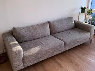 GRATIS sofa og puf 