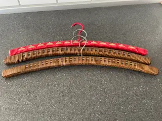 5 bøjler med flet og malet dekoration 