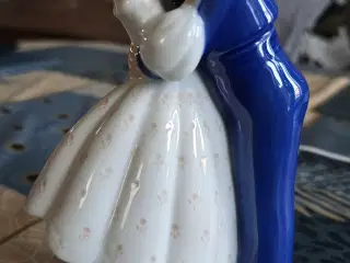 Porcelænsfigurer af børn med titlen Ungdommelig 