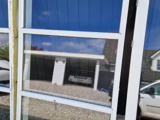Vinduesparti med dør