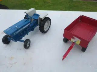 1 stk Modeltraktor    Ford 4600 og 4 hjulet vogn  