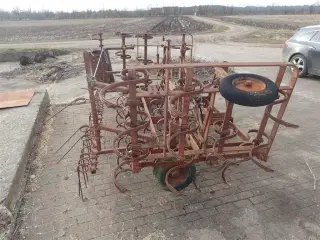 - - - 4,5 m