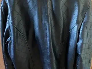 Flot læderjakke bm 48cm
