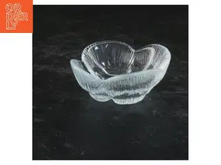Lille blomsterformet glasskål (str. 3,5x8,5 cm)