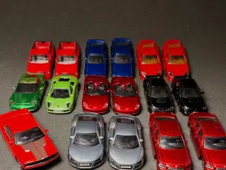 17 stk. Bburago 1:43 sports- og muskelbiler 