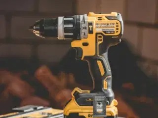 UDLEJES - Dewalt slagboremaskine 18v DCD796N