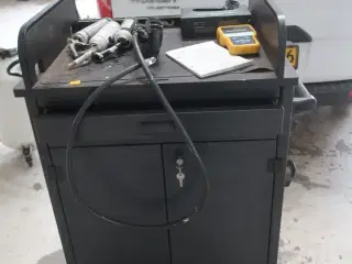 Værktøjsvogn med indhold