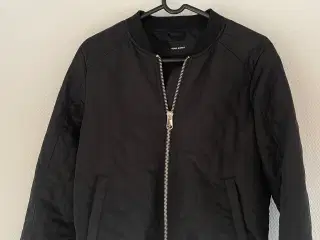 Vera Moda jakke Str. M .Ny. Kun. 50kr