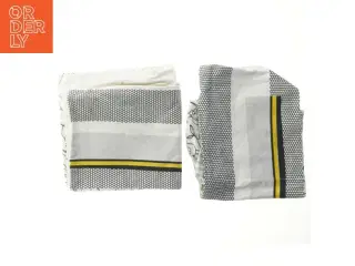 Sofapudebetræb med print (str. 46x48 og 46x48 cm)