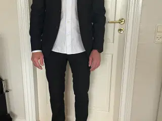 Pænt sort jakkesæt