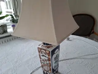 Gold Imari håndmalet bordlampe med skærm sælges