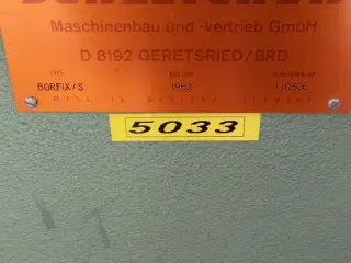 Boremaskine til boring af minifix beslag.