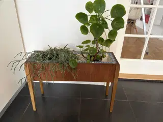 Retro blomsterkasse med flamingo – unik og dekorat