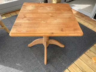 Lille bord/Hjørnebord, trænger til slibning/maling