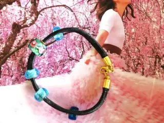 Håndlavet armbånd med gyldent hardware