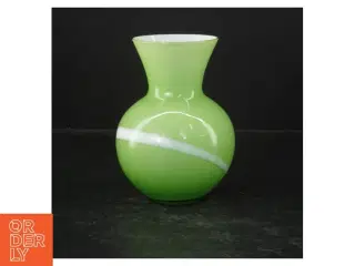 Grøn vase (str. 14 cm)