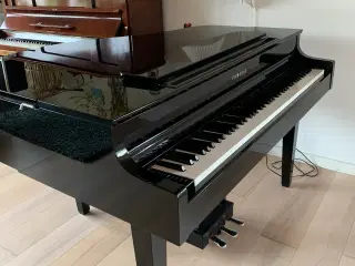 Smukt og velspillende el- flygel / klaver 