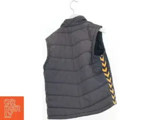 Vest fra Hummel (str. 134 cm)