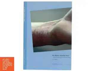 At skære smerten bort : en bog om cutting og anden selvskadende adfærd af Bo Møhl (Bog)