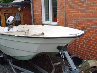 Limbo 15 fods jolle med 8 hk Mariner og trailer