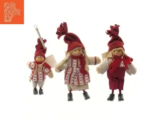 Tre julenisser med røde huer (str. 18 cm)