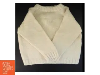 Hvid strikket sweater (str. 45 x 50 cm ærme 34 cm)