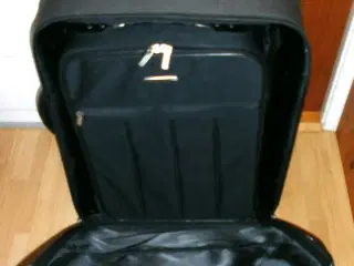 Nyt Kuffert Sæt til salg.