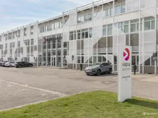 Lyst og attraktivtkontorlejemål med fælles kantine