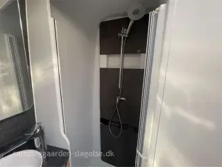 2023 - Adria Coral Plus 670 SLT   FØRPRIS KR. 1.006.922   -   SPAR KR. 143.676