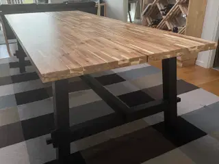 Spisebord, Skogsta, Ikea