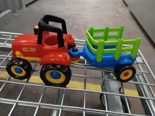 Traktor med vogn.
