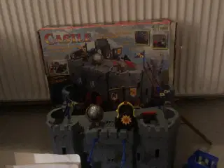 Ridderborg med kanoner